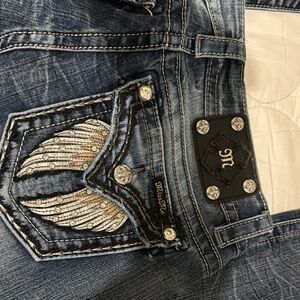 Stylish Blue Denim Jeans with Embellished Pocket